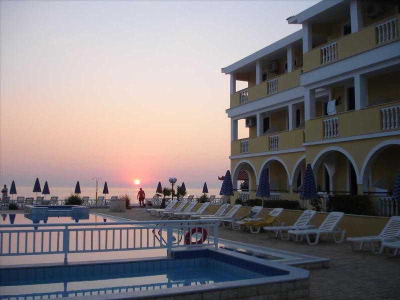 Отель Konstantin Beach Закинтос Экстерьер фото